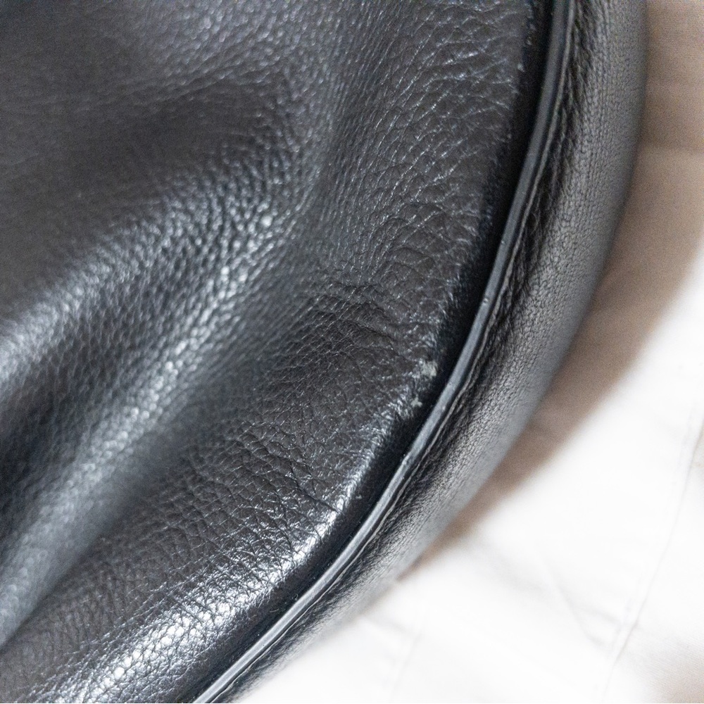 Black Behno Ina Crossbody - Picture 4 of 8